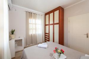 Postel nebo postele na pokoji v ubytování SPYROS APARTMENT