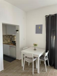 Kuchyň nebo kuchyňský kout v ubytování Apartments Anka Pag