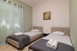 Postel nebo postele na pokoji v ubytování Stranis Hill House Zakinthos