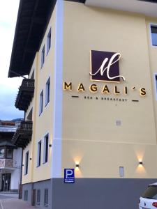 Magali's, Bed & Breakfast - former Pension Andrea في زيل أم سي: علامة على جانب المبنى