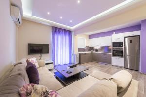 Kuchyňa alebo kuchynka v ubytovaní An Impressive 2 bdr Apt in Glyfada
