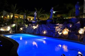 The swimming pool at or close to Dependence Desiree