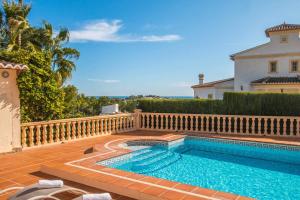 Basen w obiekcie Villa Noa - PlusHolidays lub w pobliżu