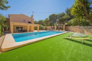 Bazén v ubytovaní Villa Bernia - PlusHolidays alebo v jeho blízkosti