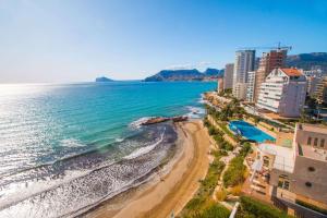 an aerial view of a beach and the ocean at Apartamento Barlovento - PlusHolidays in Calpe