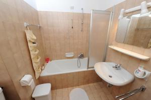 Kúpeľňa v ubytovaní Apartments Valverda + 7 fotografií