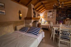 a bedroom with a bed and a kitchen with a fireplace at Studio Zavala in Zavala