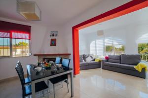 Khu vực ghế ngồi tại Villa Benicuco 24 - PlusHolidays