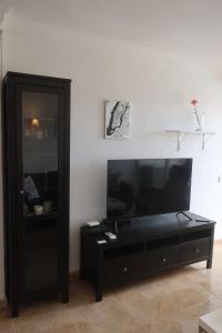 Televízia a/alebo spoločenská miestnosť v ubytovaní Sunny Apartment Teneguia by Yumbo