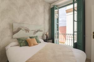 A bed or beds in a room at C32 - Cosy Getaway in the Historical Center of Malaga