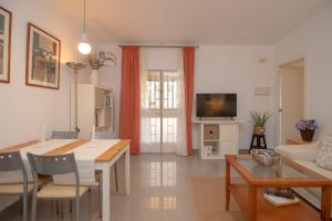 A television and/or entertainment centre at C52 - Seaside 2 Bedrooms By the Center
