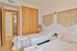 Postel nebo postele na pokoji v ubytování C13 Seaside Málaga with pool and parking