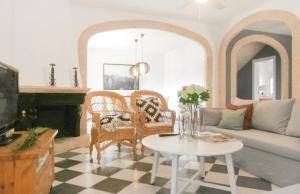 a living room with a couch and a table at Chalet Mediterráneo Bolnuevo by Rental Olé in Puerto de Mazarrón