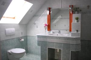 Kúpeľňa v ubytovaní Villa Bíbor Harkány