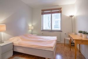 Кровать или кровати в номере Stockholm Checkin Apartment Alvik