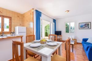 A kitchen or kitchenette at Gavina Villa, Cala Blanca