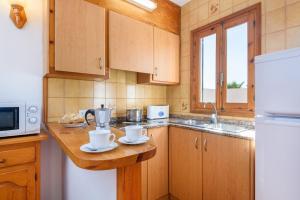 A kitchen or kitchenette at Gavina Villa, Cala Blanca