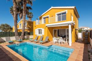 The swimming pool at or close to VILLA CAMPETS