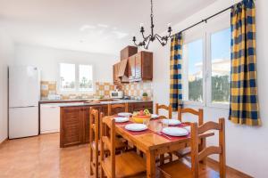 A kitchen or kitchenette at VILLA CAMPETS