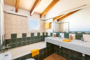 A bathroom at VILLA CAMPETS