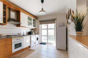 Kuchyň nebo kuchyňský kout v ubytování Baleal Beachfront Apartment