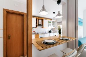 Kuchyň nebo kuchyňský kout v ubytování Baleal Beachfront Apartment