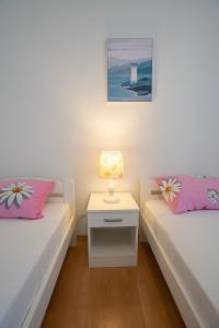 Giường trong phòng chung tại Kuća za odmor Denona