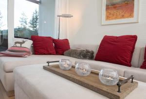 Posezení v ubytování Flat La Riva 111 with pool-Lenzerheide