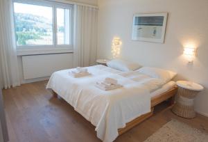 Postel nebo postele na pokoji v ubytování Flat La Riva 111 with pool-Lenzerheide + 14 fotografií
