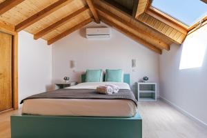 a bedroom with a large bed with a window at Óbidos Wonderful View in Óbidos