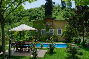The swimming pool at or close to Villa River Village
