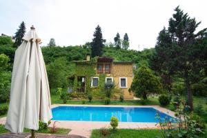 The swimming pool at or close to Villa River Village