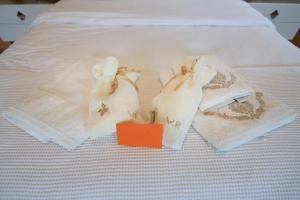 A bed or beds in a room at Villa River Village
