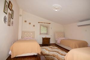 A bed or beds in a room at Villa River Village