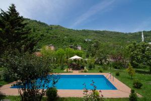 The swimming pool at or close to Villa River Village