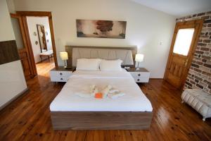 A bed or beds in a room at Villa River Village