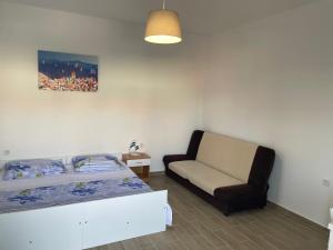 Postel nebo postele na pokoji v ubytování Apartments Anka Pag