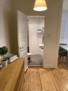 a bathroom with a shower and a toilet and a sink at Stockholm Checkin Apartment Fridhemsplan in Stockholm