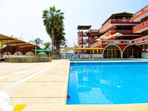 a large swimming pool in front of a building at Hotel Los Arcos de Imperial in San Vicente de Cañete