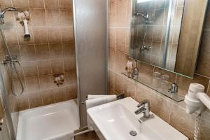 A bathroom at Gasthof Filzwieser