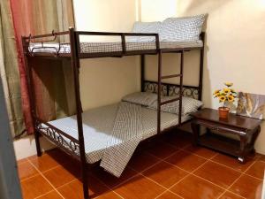 מיטה או מיטות בחדר ב-15pax-2 minutes to Vigan-RoseandFer Transient-2 Bedroom House
