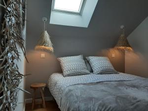 Posteľ alebo postele v izbe v ubytovaní Le Cottage du Bois Flotté