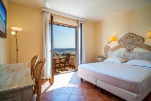 Een bed of bedden in een kamer bij Hotel dP Olbia - Sardinia