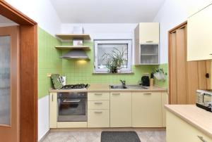 Kuchnia lub aneks kuchenny w obiekcie House Kacana 2163