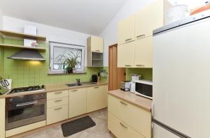 Kuchnia lub aneks kuchenny w obiekcie House Kacana 2163