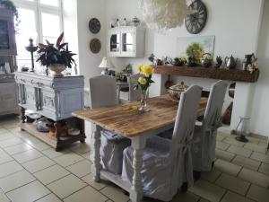 a dining room with a wooden table and chairs at La clef de champs in La Romieu