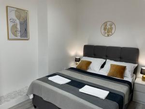 Llit o llits en una habitació de Apartment Studio Beauty in Centar