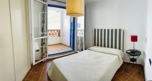 Único apto de 3 dormitorios a 60 m de la playa en la Isleta, Cabo de Gata 객실 침대