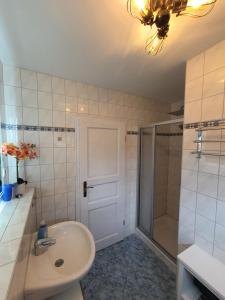 Koupelna v ubytování Ferienwohnung Örni + 6 fotografií