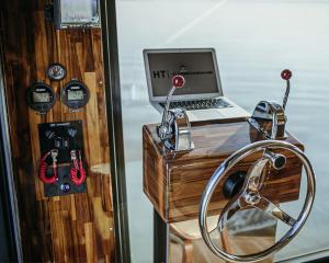 RönnauHausboot mit Traumlage in Lübeck-Travemünde的相册照片